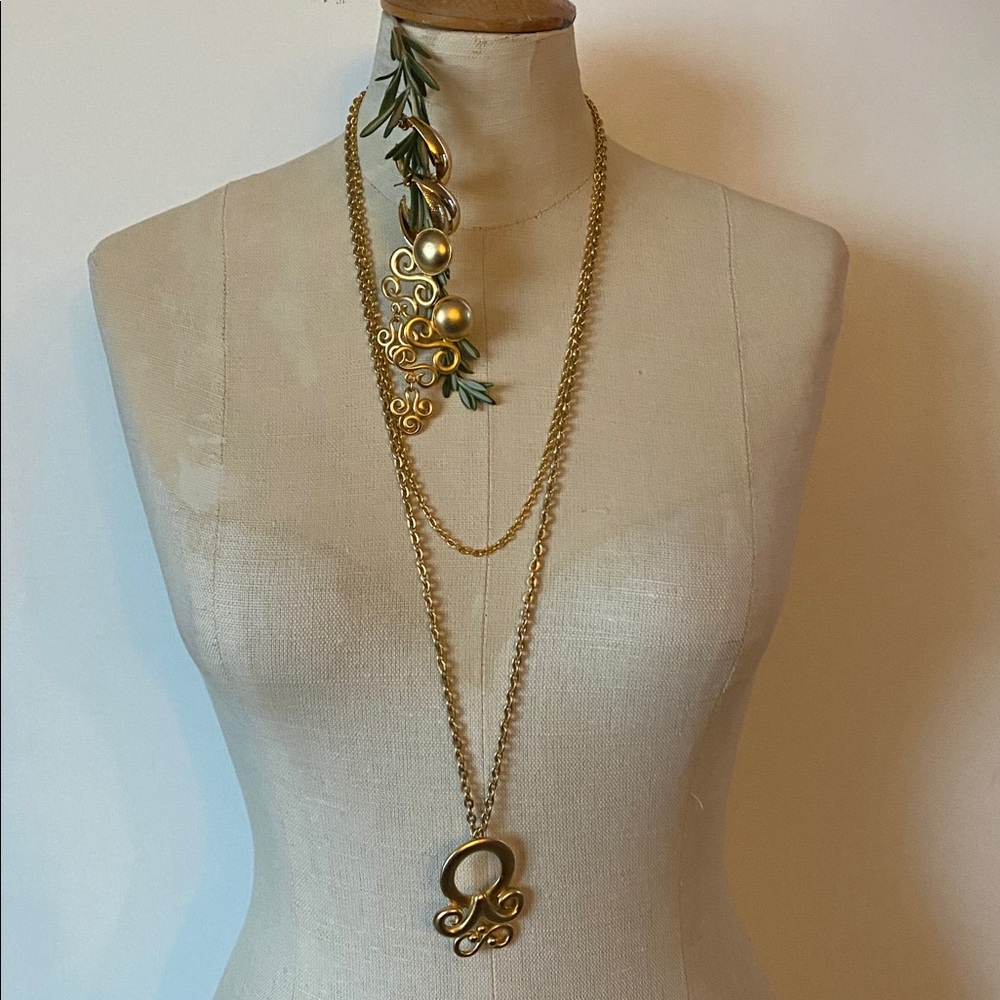 COSTUME Gold tone Jewelry lot. Pendant Necklace, matching clip earrings + more.